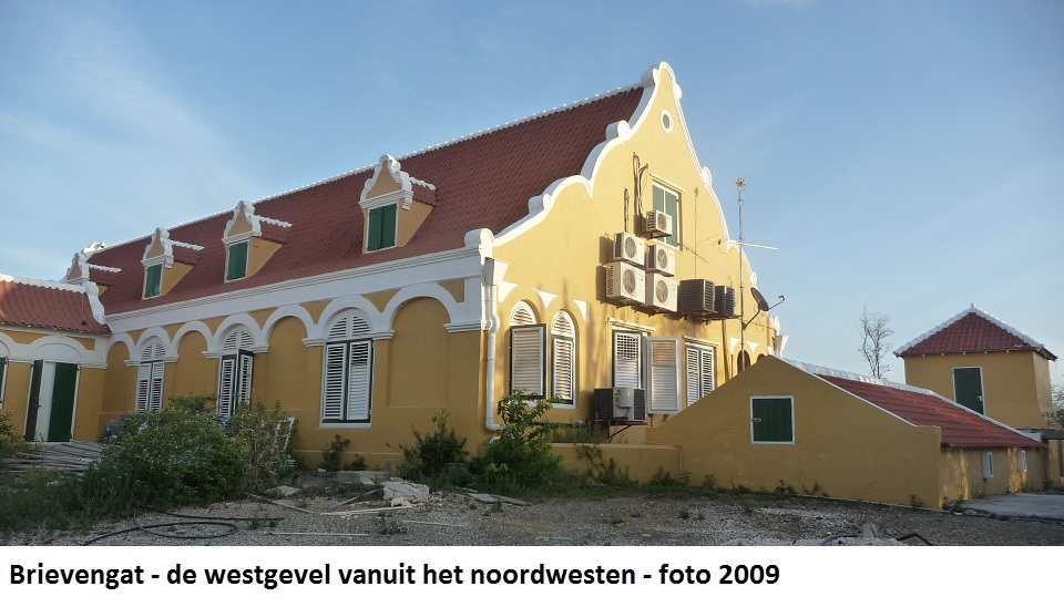 14. Brievengat westgevel vanuit het noordwesten 2009